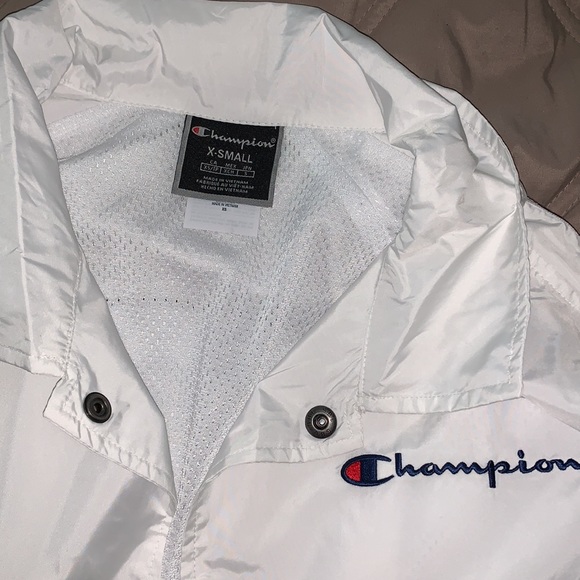 Champion Crop Windbreaker - Picture 3 of 7